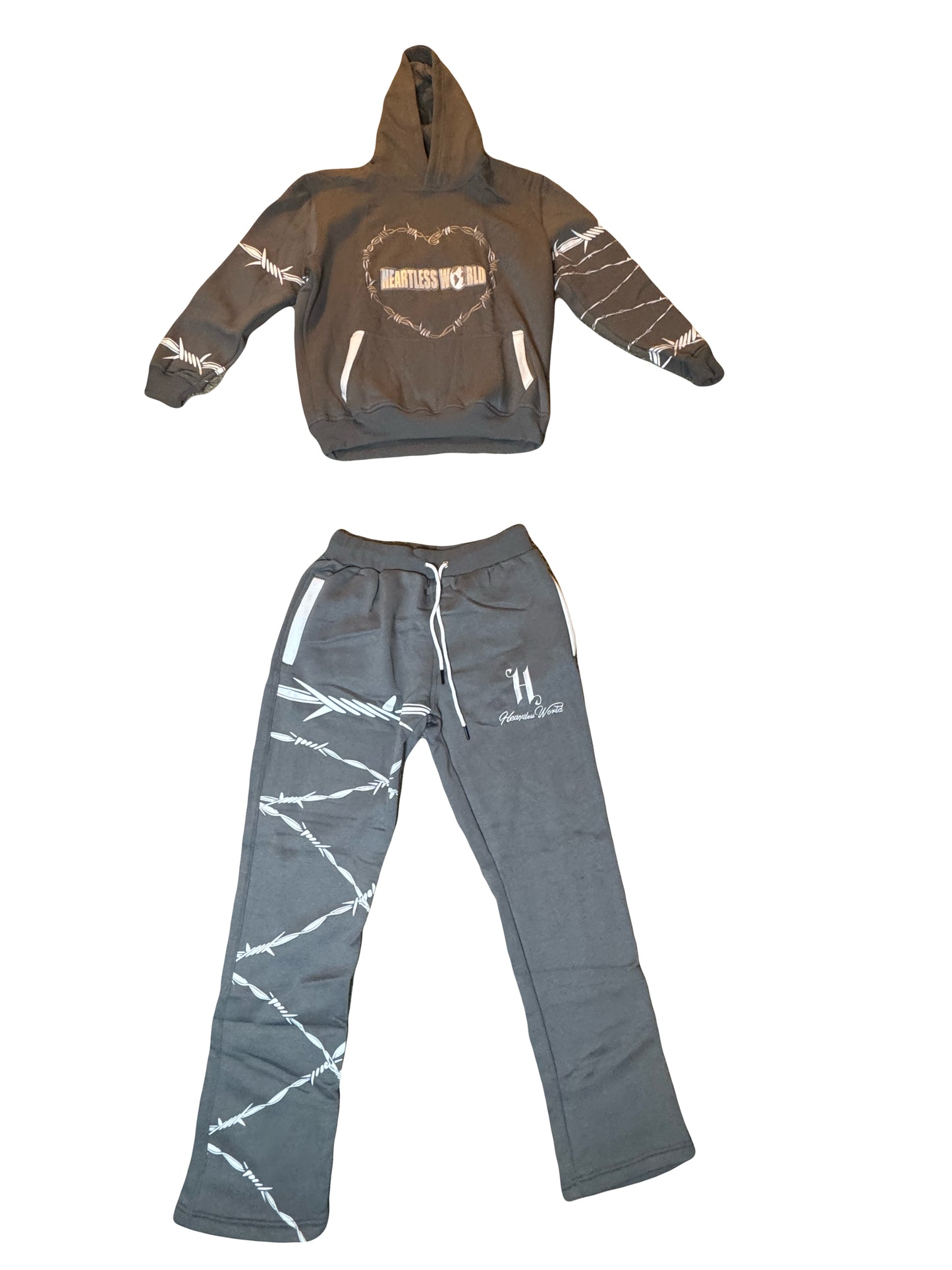 EMBROIDERED HEARTLESS
WORLD SPIKED SET